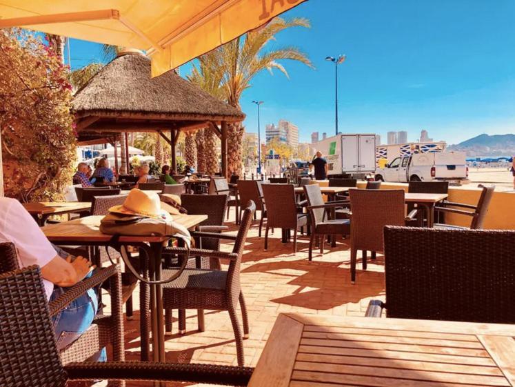 Luxurioeses Apartment In Benidorm Mit Pool エクステリア 写真